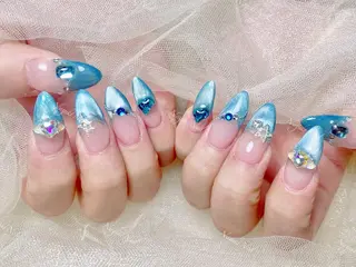 ネイル 🦋 Queenieのネイルデザイン