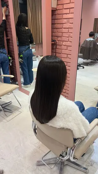 セミロング 聖菜/ hina /レイヤー/艶カラーのヘアスタイル