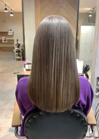セミロング カラー リサ tonieのヘアスタイル