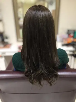 ロング 仁科 友恵のヘアスタイル