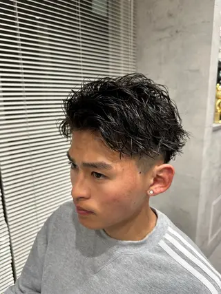 ショート パーマ メンズ ユウ🪄 パーマ指名No1のヘアスタイル
