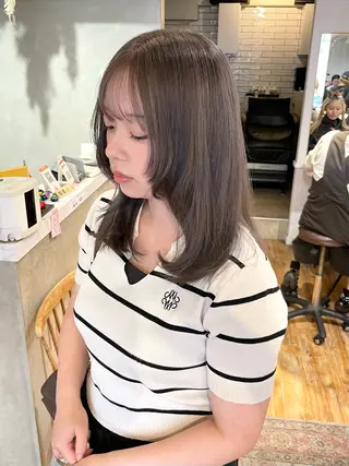 ミディアム カラー akane .のヘアスタイル