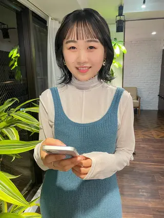 ミディアム カラー オカモト ミユウのヘアスタイル