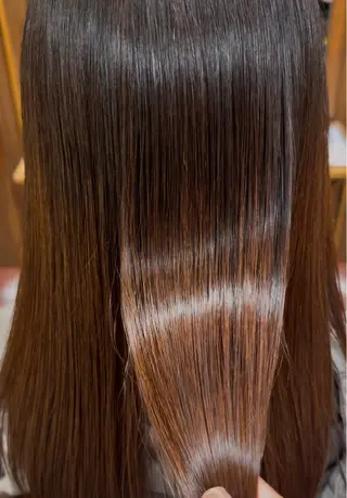 ロング CLUTCH/顔周り 髪質改善/艶カラーのヘアスタイル