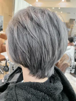 ショート カラー LucksiMie ginza 明松のヘアスタイル