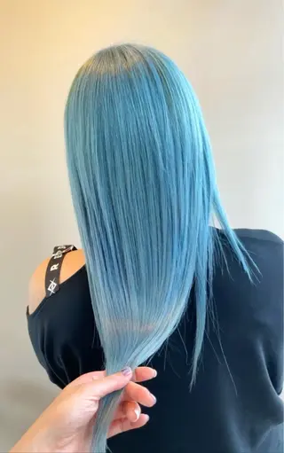 セミロング カラー パーマ ヘアアレンジ 推し活専用 【派手髪】飯野ゆかりのヘアスタイル