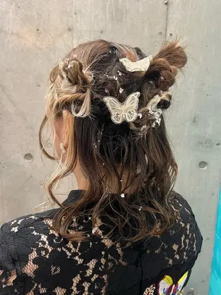 ミディアム ヘアアレンジ 派手髪デザインカラー ヒロカのヘアスタイル