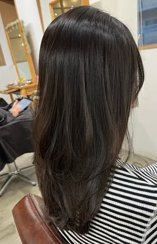 ロング 三島 有佳里のヘアスタイル