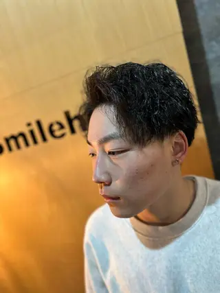 ショート フェードとパーマ特化 小池 魔裟斗のヘアスタイル