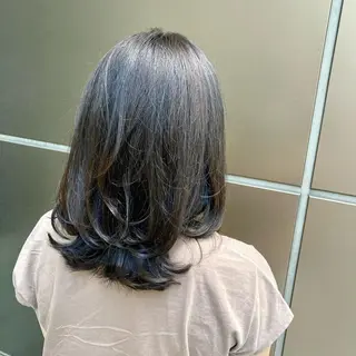 セミロング カラー 松岡 知のヘアスタイル