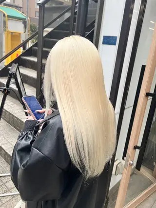 ロング カラー ブリーチ毛の縮毛矯正 ハイトーン/岡本智樹のヘアスタイル