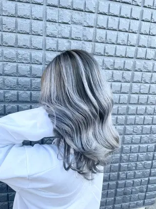 カラー La vielle 西峠のヘアスタイル