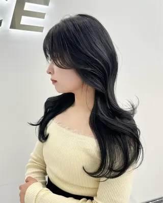 ロング カラー 上品モテヘア🩶 karen🩶のヘアスタイル
