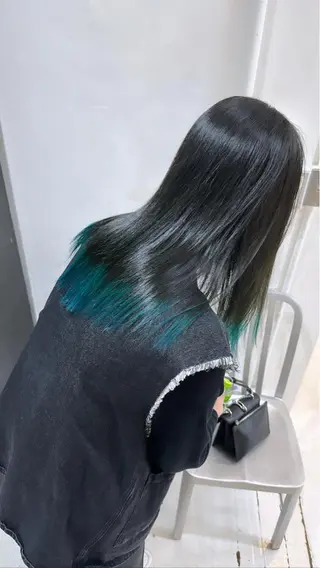 カラー ニシオカ タクヤのヘアスタイル