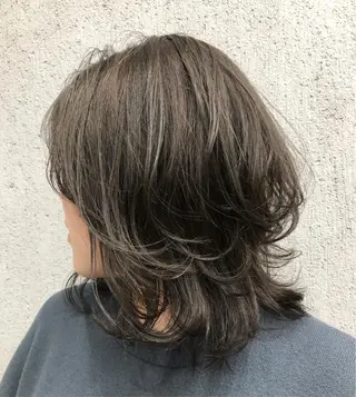ミディアム カラー ヘアアレンジ 岡田 真綾のヘアスタイル