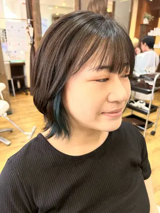ミディアム カラー 根岸 真奈美のヘアスタイル