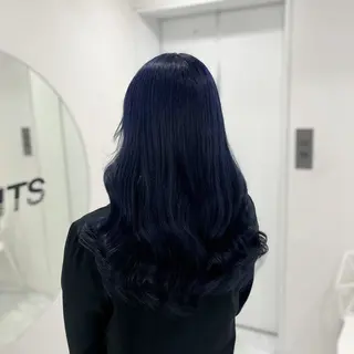 セミロング カラー 🩵色落ち可愛い 寒色カラー🩵のヘアスタイル