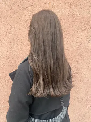 カラー Bish Yanaのヘアスタイル