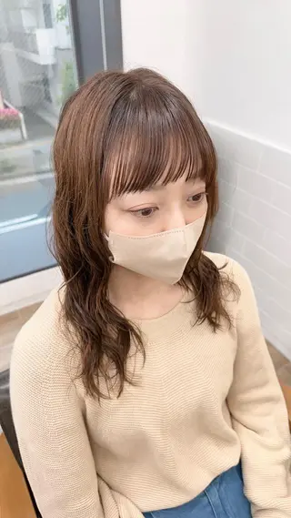 ミディアム カラー パーマ ヘアアレンジ メンズ キッズ ネイル マツエク・マツパ アイブロウ レイヤーカット／顔周 りカット/縮毛矯正のヘアスタイル