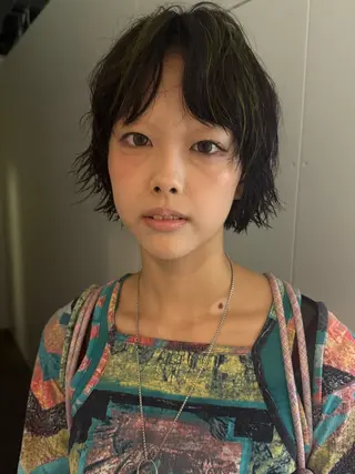 ショート カラー BURROW うえみ 寿々のヘアスタイル