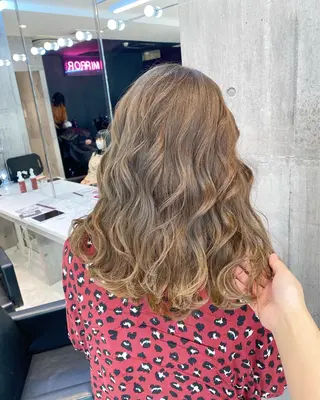 セミロング 🤍ムラ修正ブリーチ 🤍原宿/YUUのヘアスタイル