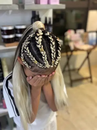 ヘアアレンジ KR2S古市所属・艶カラー🫧/シール エクステRYOKAのヘアスタイル