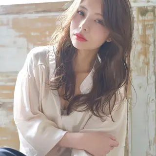 ミディアム カラー トップ スタイリストのヘアスタイル