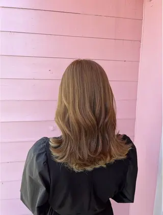 ロング カラー momb 折戸結菜のヘアスタイル