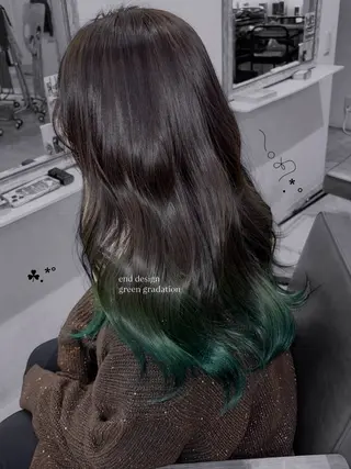 ロング カラー ura/デザイン/ ハイトーン/個性派のヘアスタイル