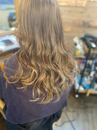 カラー 渋田 ゆかりのヘアスタイル