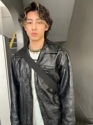 ショート カラー パーマ メンズ 💓パーマ，💗 レイヤーカットのヘアスタイル