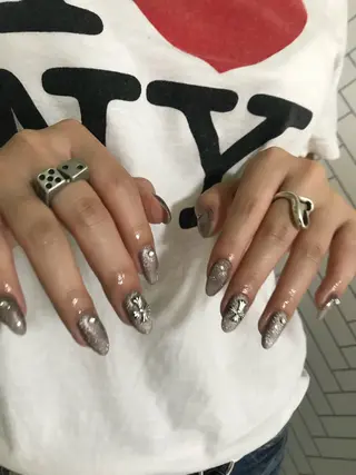 ネイル Rainrain💧 パーツ豊富、やり放題のネイルデザイン