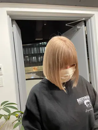 カラー ミルクティー× グレージュMOMOのヘアスタイル