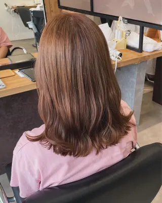 セミロング 佐藤 由依/水光カラーのヘアスタイル