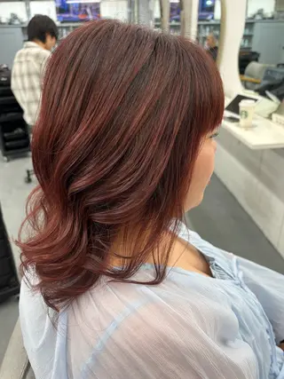 ミディアム 腰越 麻奈のヘアスタイル