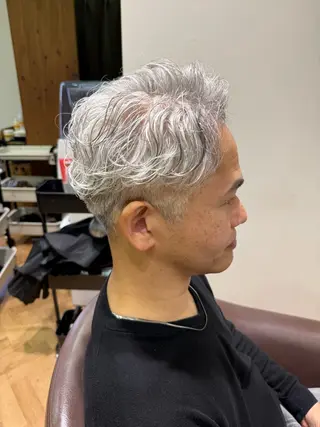 ショート パーマ メンズ 溝口 槙里也のヘアスタイル