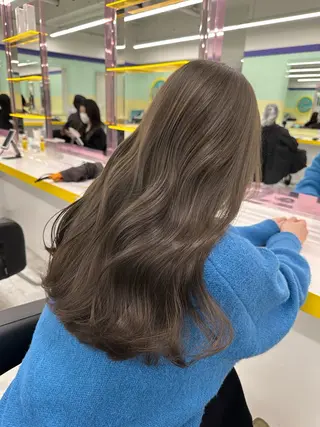 カラー ブリーチ縮毛矯正加藤 赤み無し透明感ヘアのヘアスタイル