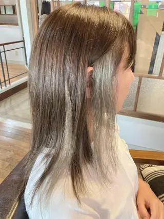 セミロング タカツド ユウキのヘアスタイル