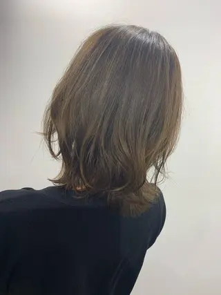 ミディアム カラー 寺本 早希のヘアスタイル