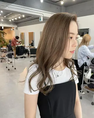 ロング ミルクティーベージュ ❤︎レイヤー　MIAのヘアスタイル