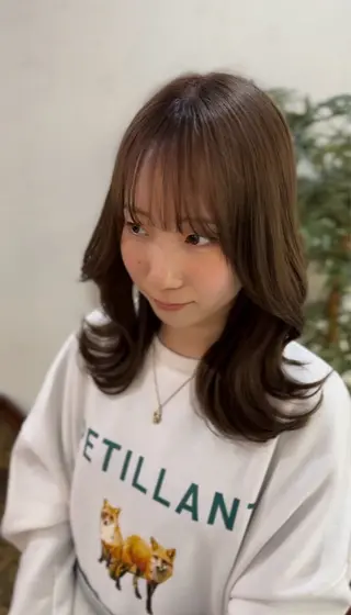 ミディアム カラー 大潮 梨奈のヘアスタイル