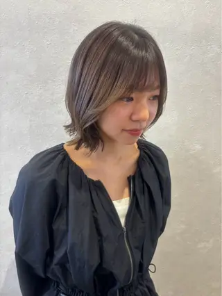 ミディアム カラー 福冨 由梛のヘアスタイル