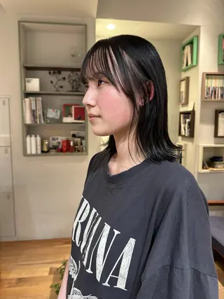 ミディアム カラー 塩澤 榛奈のヘアスタイル