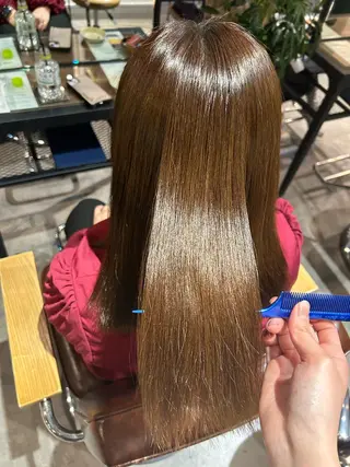 セミロング 𝐒𝐇𝐔𝐑𝐈 🦋艶カラー🦋のヘアスタイル