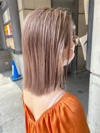 ミディアム カラー ヘアアレンジ ネイル mana 暖色カラーカットのヘアスタイル