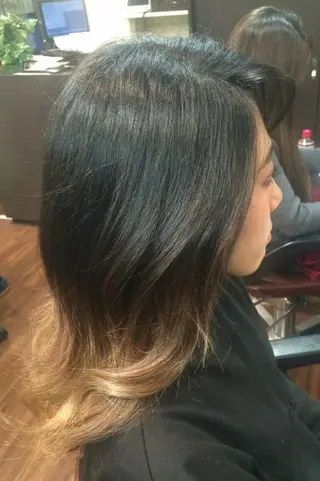 ロング カラー 100%髪質改善特化 TRUNSのヘアスタイル