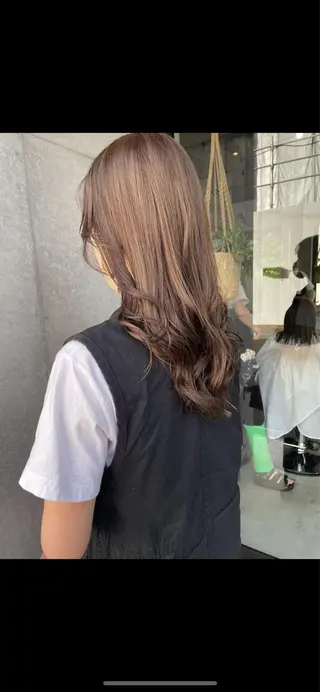 セミロング シンプル 美容室のヘアスタイル