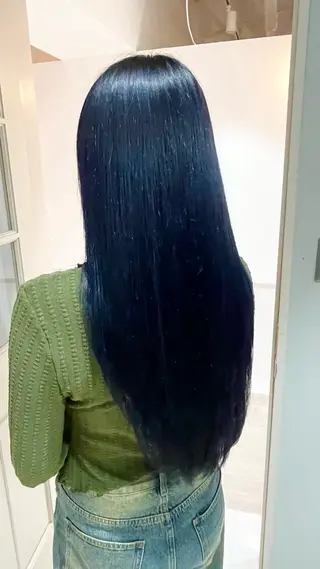 カラー ニトウ レイナのヘアスタイル