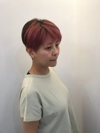 ショート ツノガイ エリのヘアスタイル