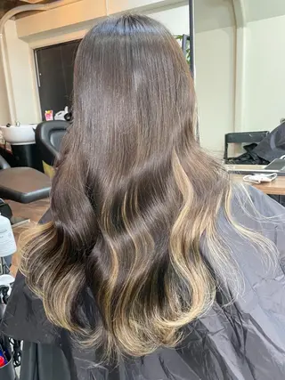 ミディアム カラー パーマ ヘアアレンジ メンズ キッズ ネイル マツエク・マツパ アイブロウ 切りっぱなしヘアボブ ミディアムヘアRYOのヘアスタイル